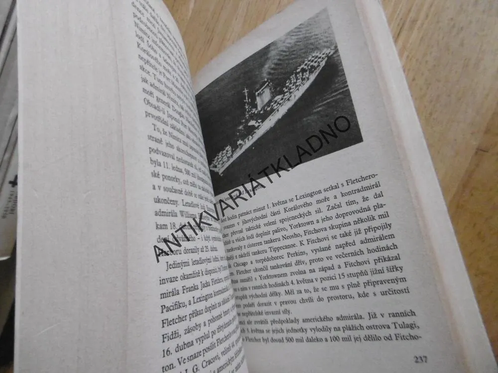 PACIFIK V PLAMENECH, MILOŠ HUBÁČEK, **an