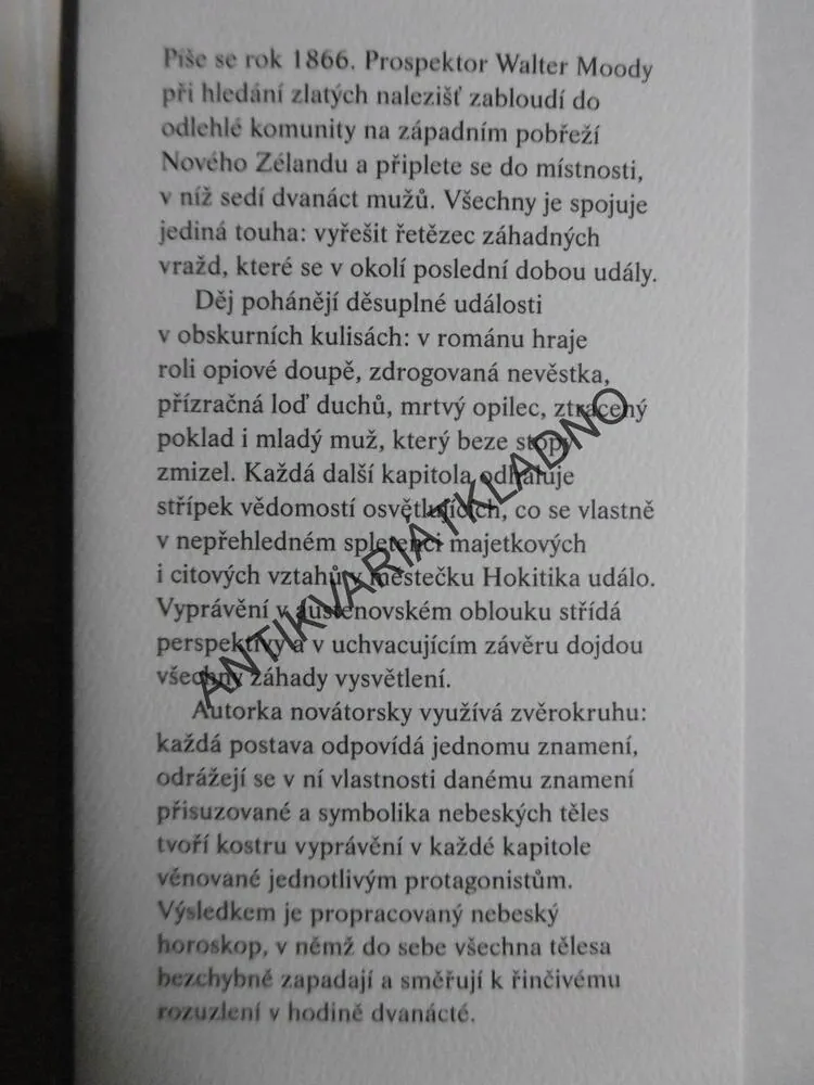 NEBESKÁ TĚLESA, ELEANOR CATTONOVÁ, **an