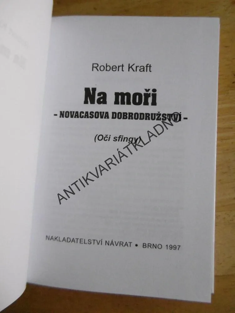 NA MOŘI, ROBERT KRAFT, **an