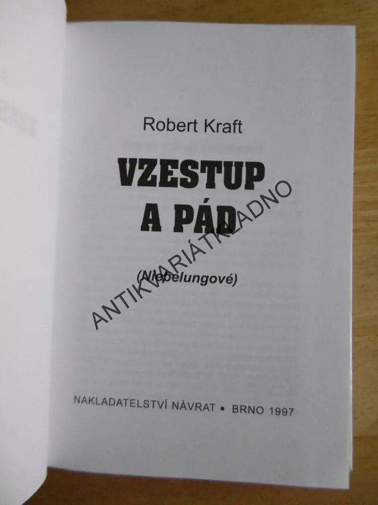 VZESTUP A PÁD, ROBERT KRAFT, **an