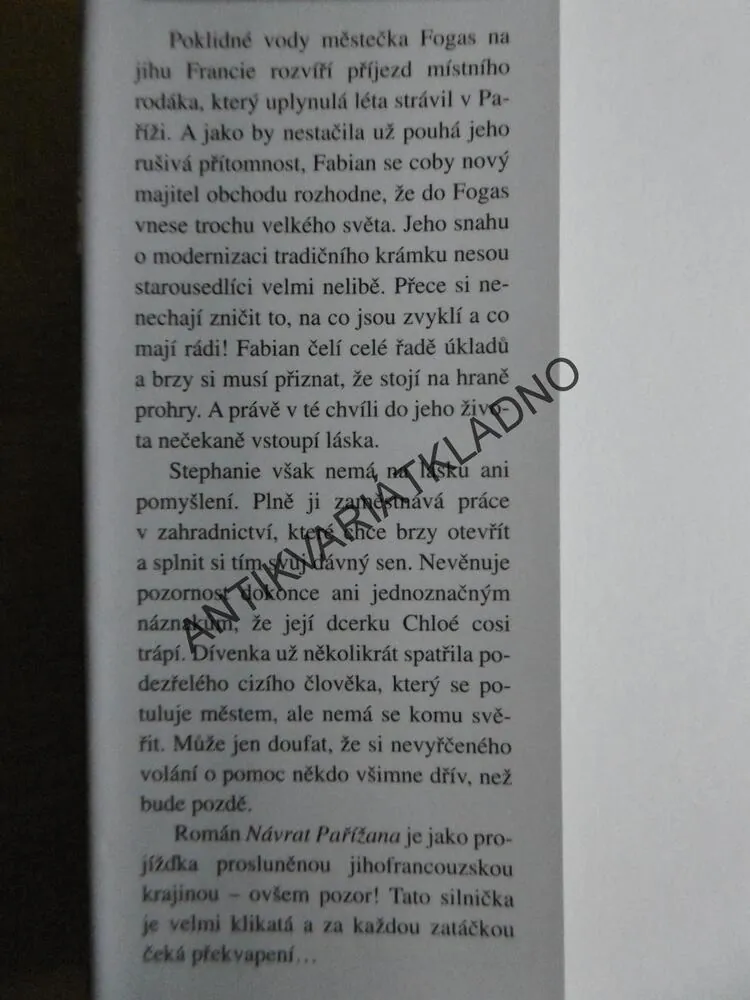 NÁVRAT PAŘÍŽANA, JULIA STAGG, **an