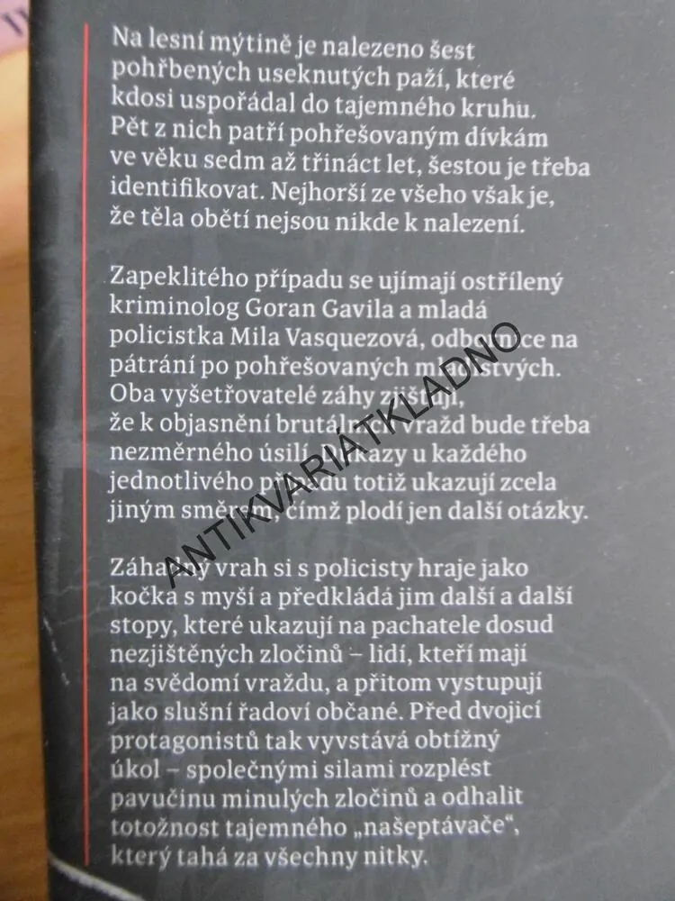 NAŠEPTÁVAČ, DONATO CARRISI, **an