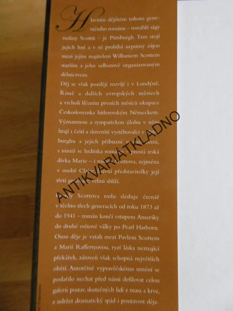 ÚDOLÍ ROZHODNUTÍ, MARCIA DAVENPORTOVÁ, **an