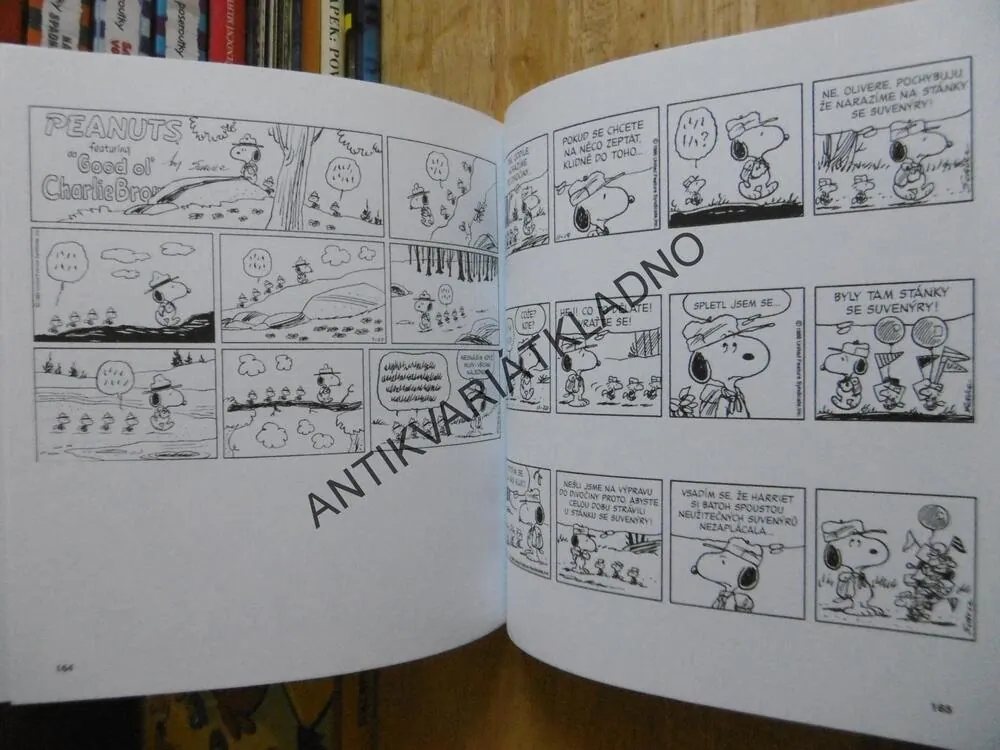 V HLAVNÍ ROLI SNOOPY, PEANUTS, CHARLES M. SCHULZ, **an