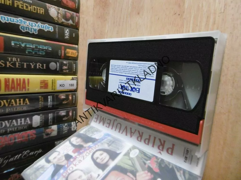 CIZINEC NA ÚTĚKU, VHS