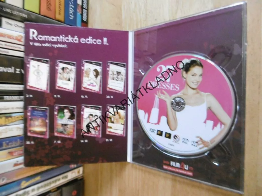 27 ŠATŮ, DVD FILM