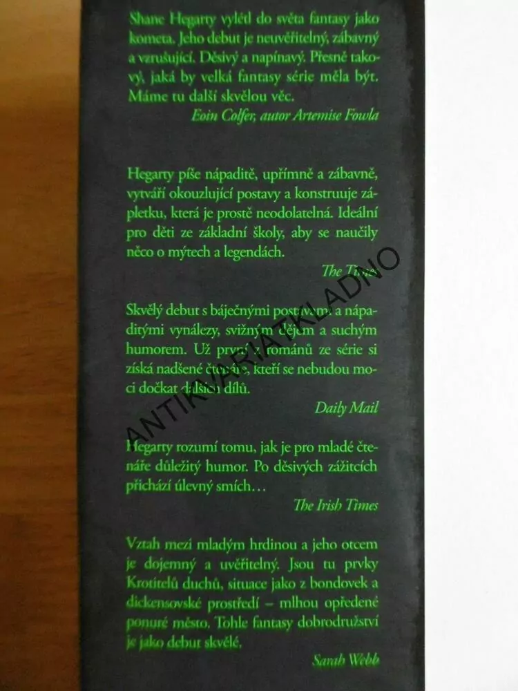 DĚSTE SE! PŘÍŠERY PŘICHÁZEJÍ!, TEMNOÚSTÍ, SHANE HEGARTY, **an