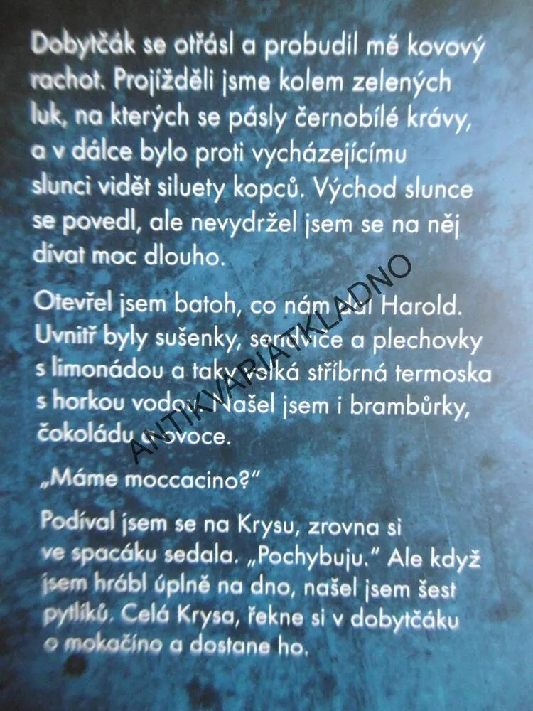 SUNDEJ MI MĚSÍC, GREGORY HUGHES, **an