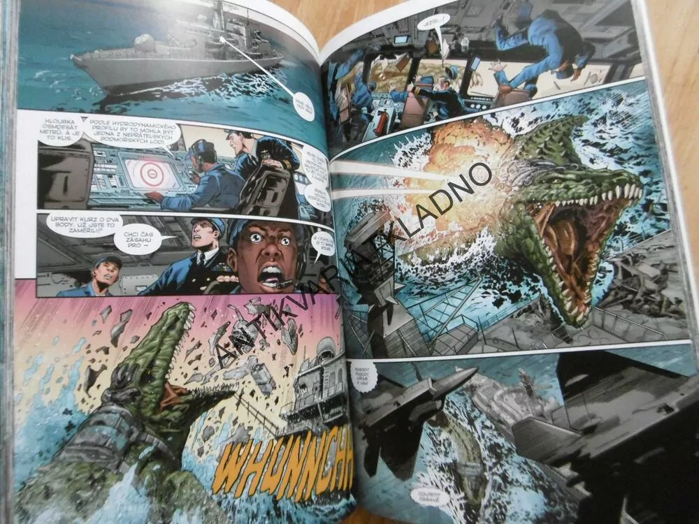 AQUAMAN 2, BLACK MANTOVA POMSTA, **an