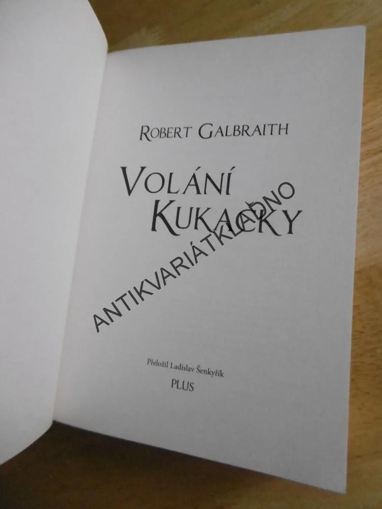 VOLÁNÍ KUKAČKY, ROBERT GALBRAITH, **an