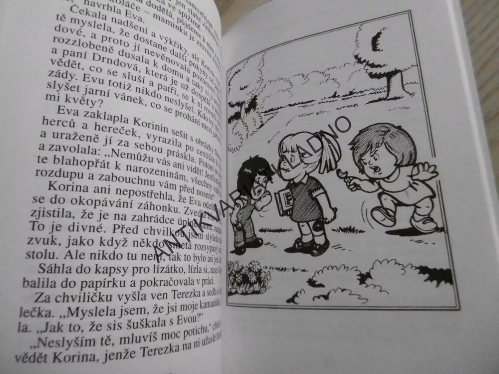 HALÓ, PANÍ LÁRYFÁRY!, BETTY MACDONALDOVÁ, **an