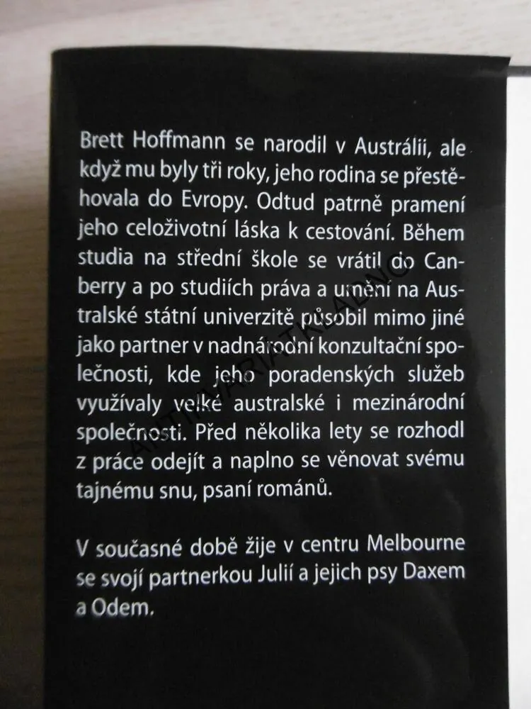 NEBEZPEČNÝ KONTRAKT, BRETT HOFFMANN, **an