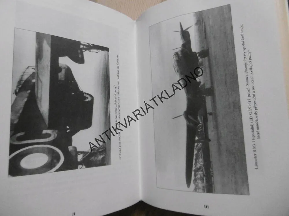 NEPŘÁTELSKÉ POBŘEŽÍ PŘED NÁMI, GUY GIBSON, **an