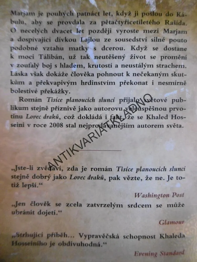 TISÍCE PLANOUCÍCH SLUNCÍ, KHALED HOSSEINI, **an