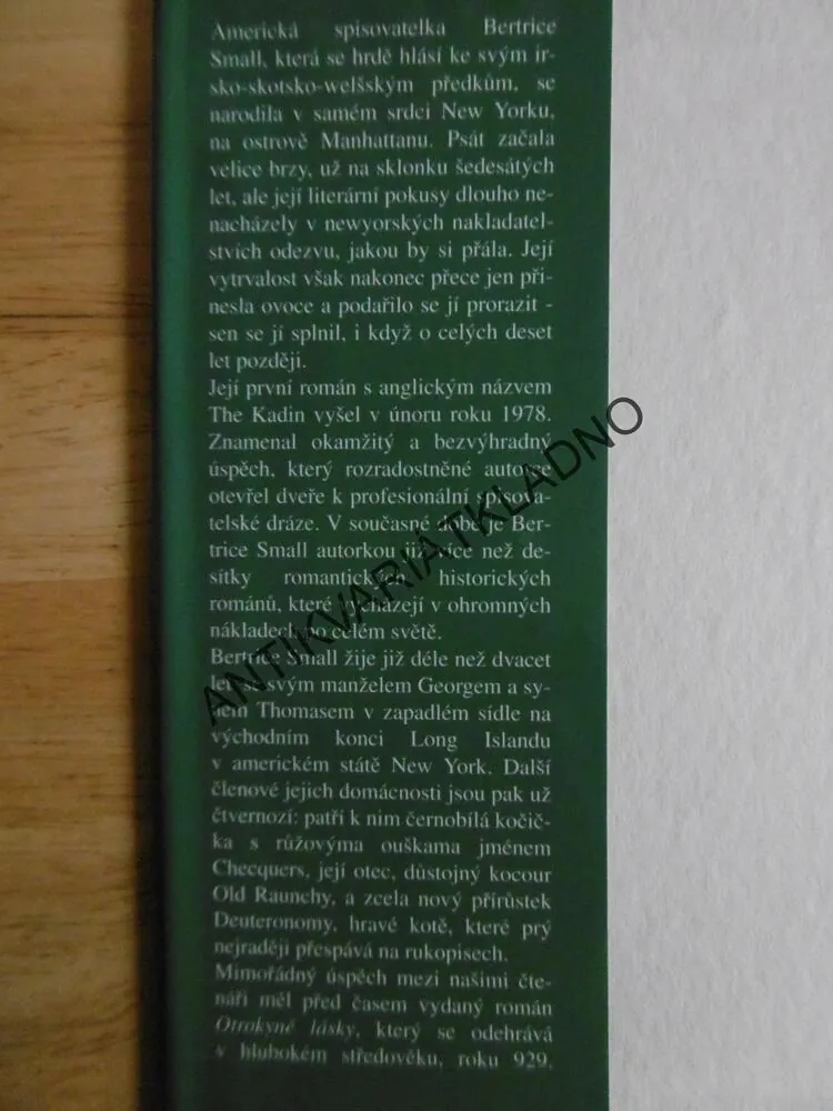 PODVEDENÝ VÉVODA, BERTRICE SMALL, **an