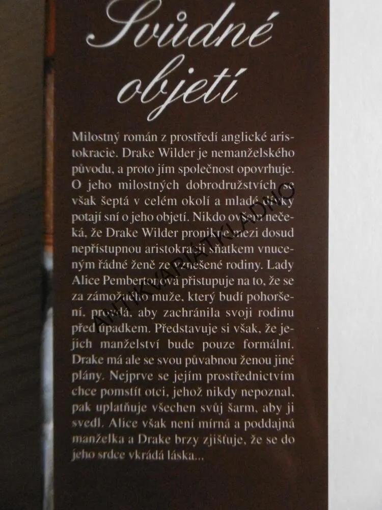 SVŮDNÉ OBJETÍ, BARBARA DAWSON SMITH, **an