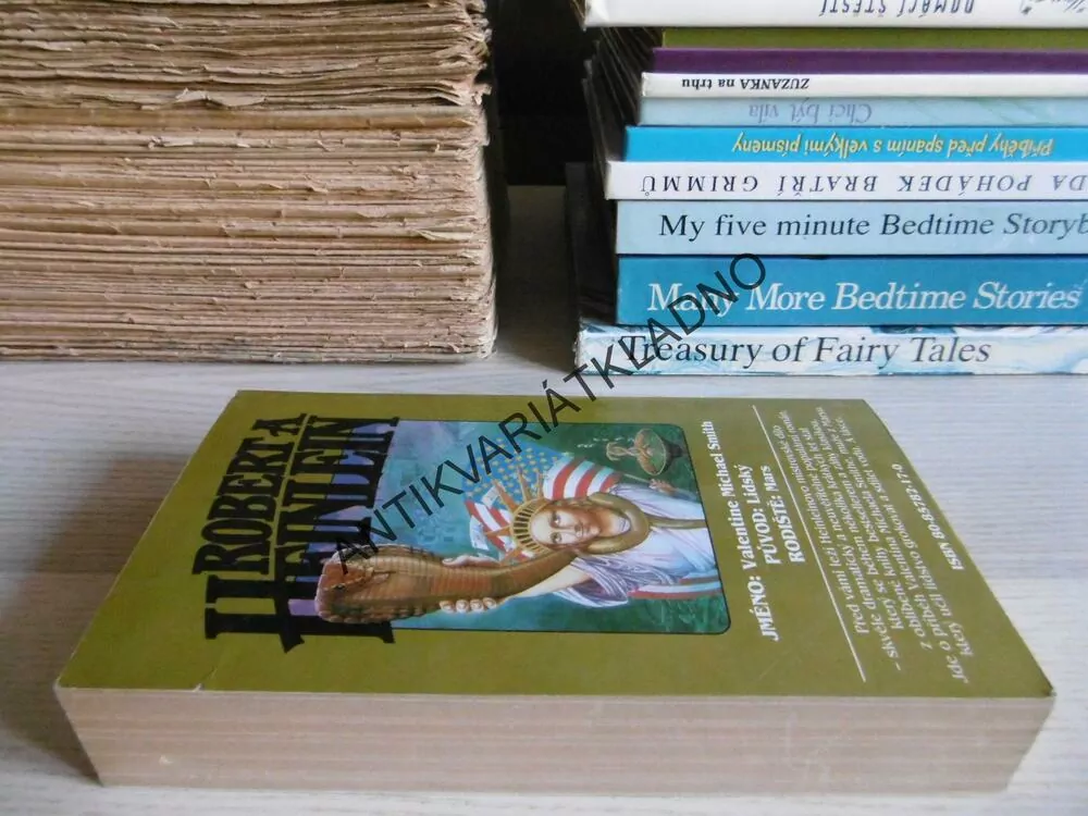 CIZINEC V CIZÍ ZEMI, ROBERT A. HEINLEIN, **an