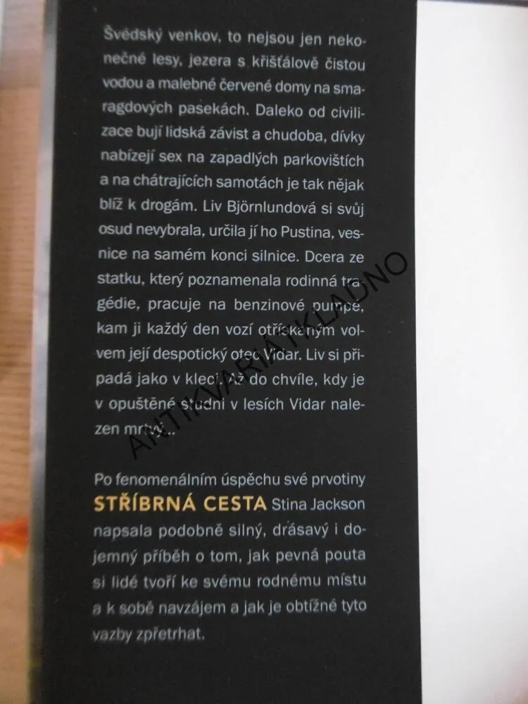 PUSTINA, STINA JACKSON, **an