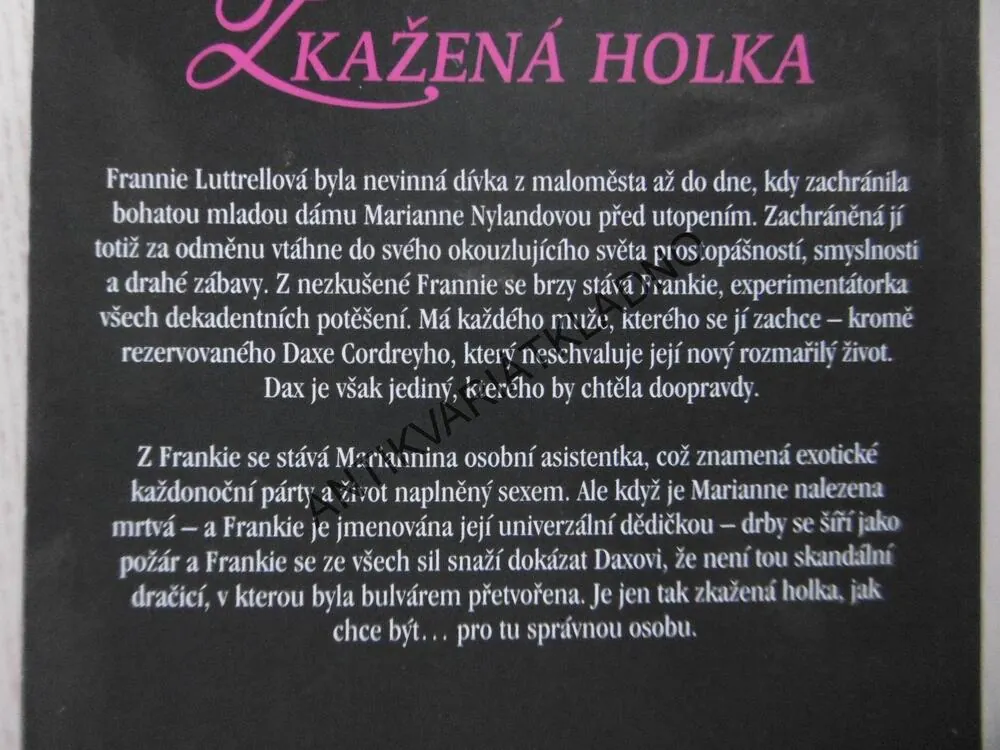 ZKAŽENÁ HOLKA, THEA DEVINEOVÁ, **an