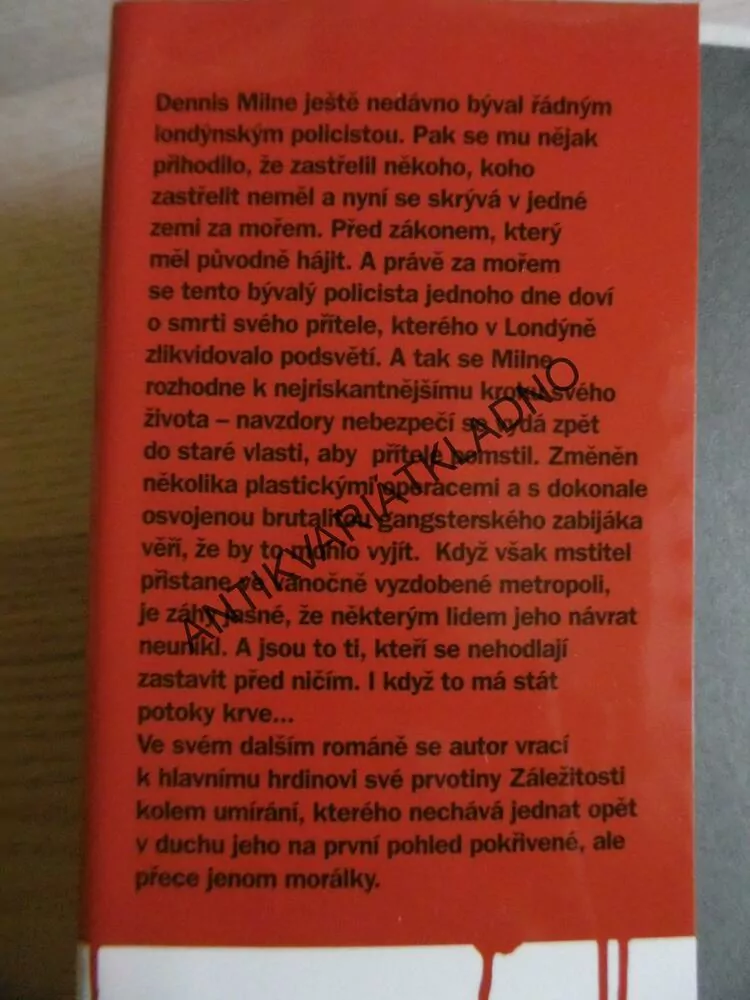 DEN, KDY JE DOBRÉ ZEMŘÍT, SIMON KERNICK, **an