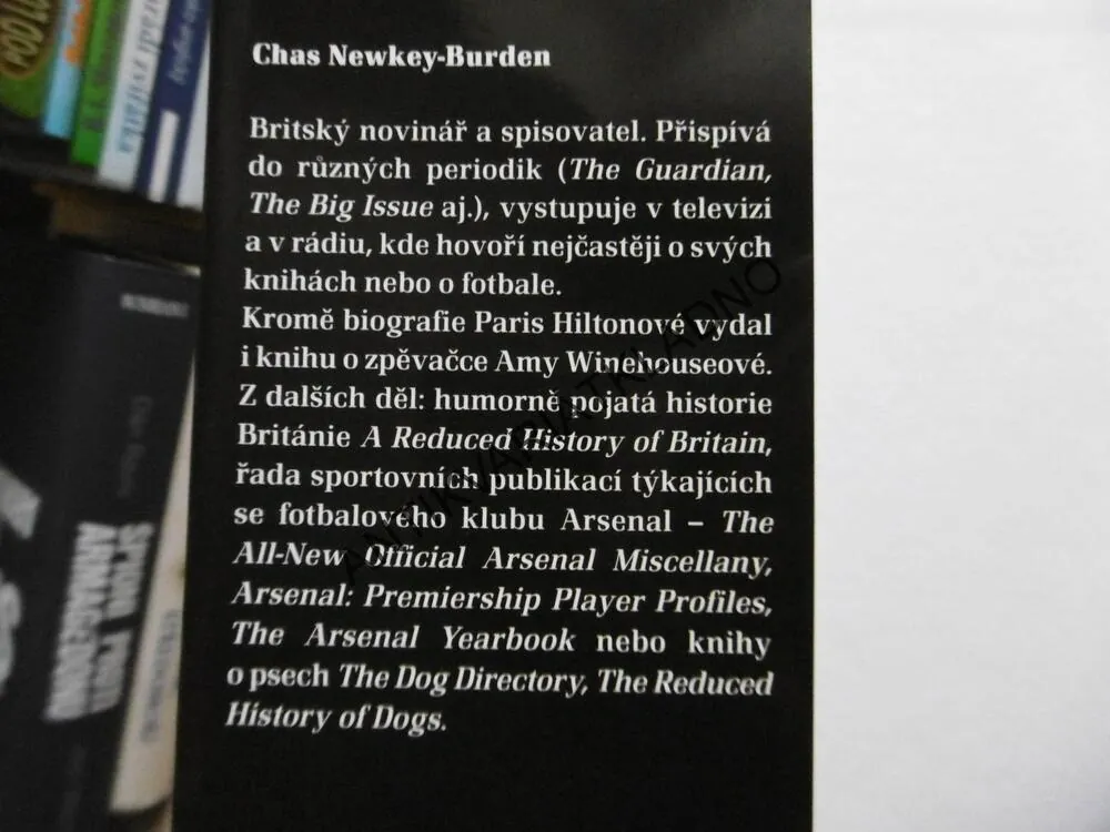 PARIS HILTONOVÁ, ŽIVOT NA HRANĚ, CHAS NEWKEY-BURDEN,  **an