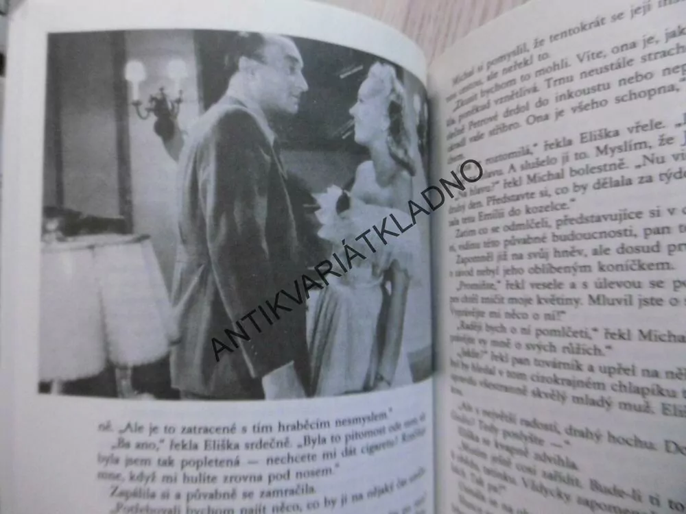EVA TROPÍ HLOUPOSTI, FAN VAVŘINCOVÁ, GOLLOVÁ, FOTO Z FILMU, **an