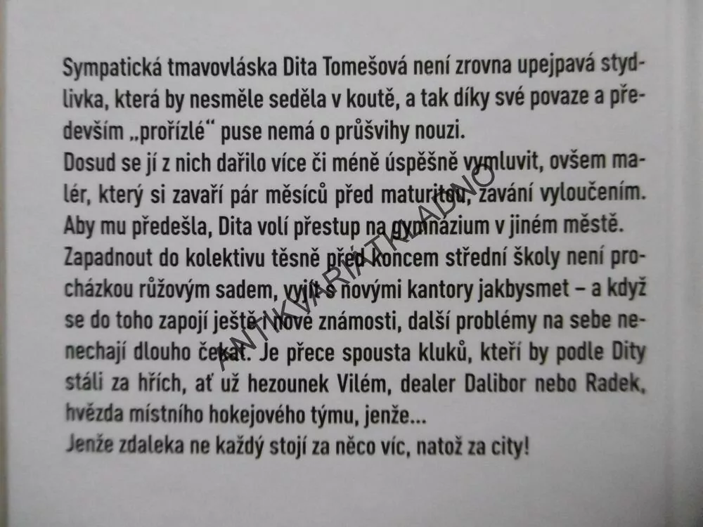 DVAKRÁT DOSPĚLÁ, LENKA LANCZOVÁ, **an