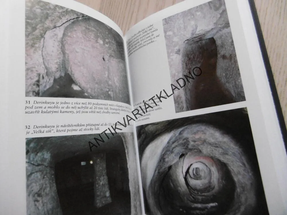 POSELSTVÍ MEGALITŮ, HARTWIG HAUSDORF, **an