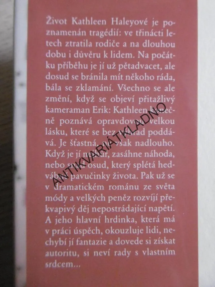 PAVUČINA Z HEDVÁBÍ, SANDRA BROWN, **an