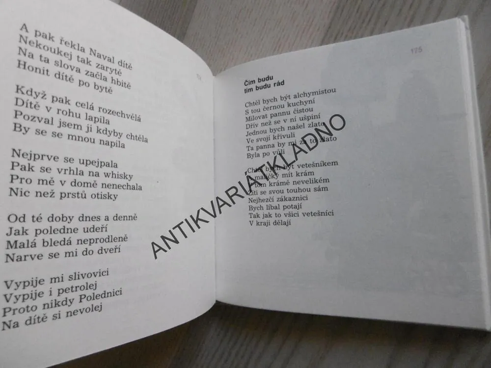 TROCHA POEZIE, JIŘÍ SUCHÝ, **an