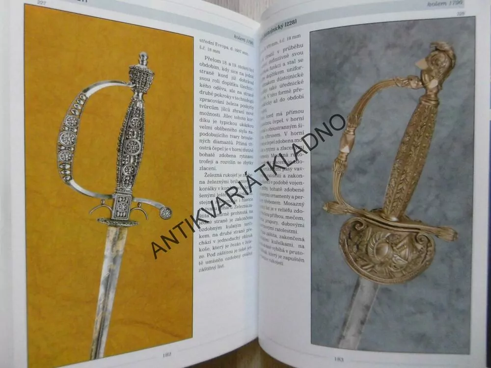 FOTOGRAFICKÝ ATLAS: CHLADNÉ ZBRANĚ, JAN ŠACH, **an