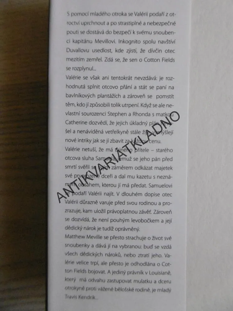 VALÉRIE, PANÍ NA PLANTÁŽÍCH, ASHLEY CARRINGTON, **an