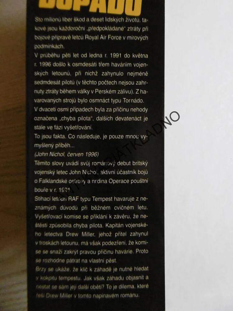 MÍSTO DOPADU, JOHN NICHOL, **an