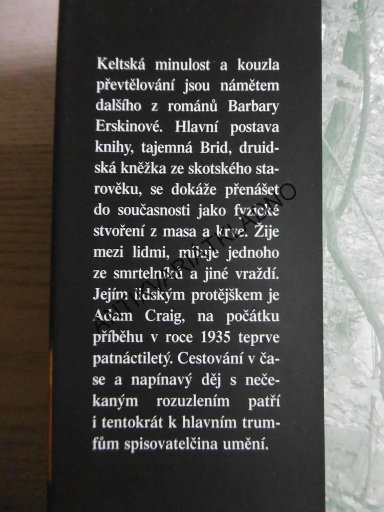 NA POKRAJI TEMNOTY, BARBARA ERSKINOVÁ, **an