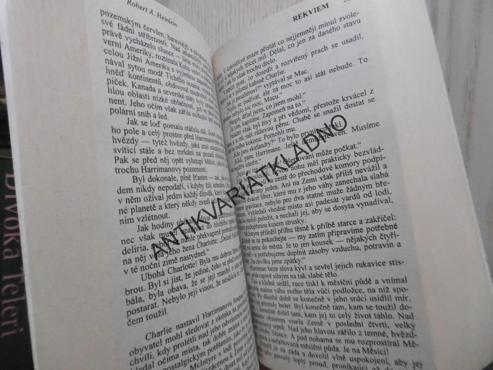MINULOST NAPŘÍČ BUDOUCNOSTÍ, ROBERT A. HEINLEIN, **an