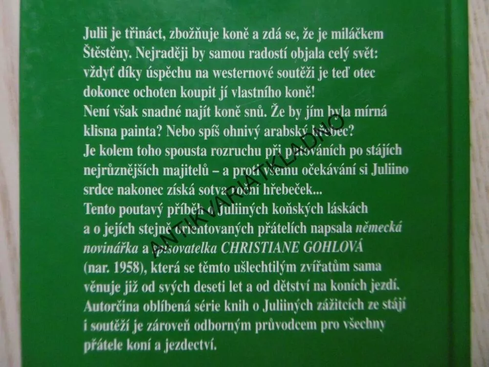 JULIE A KŮŇ SNŮ, CHRISTIANE GOHLOVÁ, **an