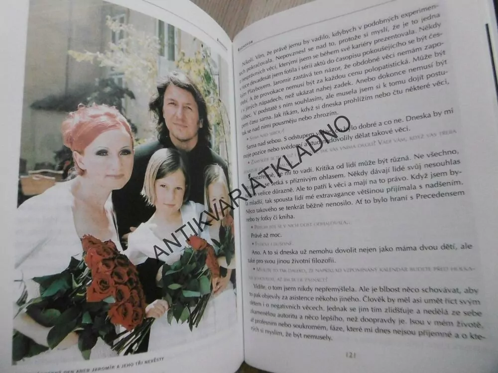 BÁRA BASIKOVÁ, ZDENĚK SMÍŠEK,  **an