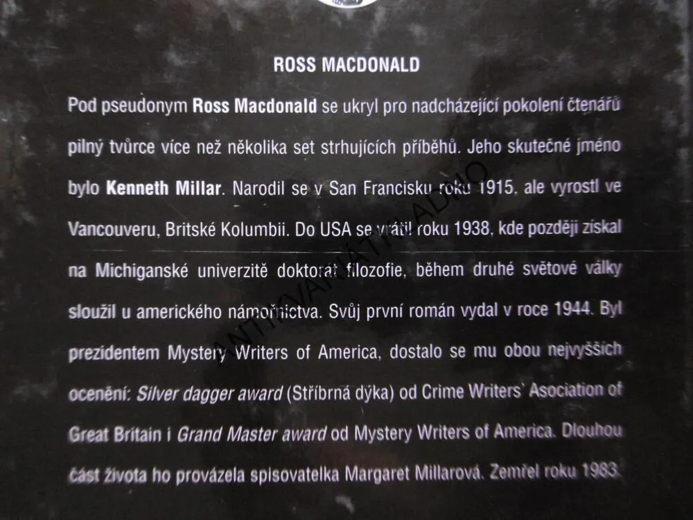 ROZCESTÍ, ROSS MACDONALD, **an