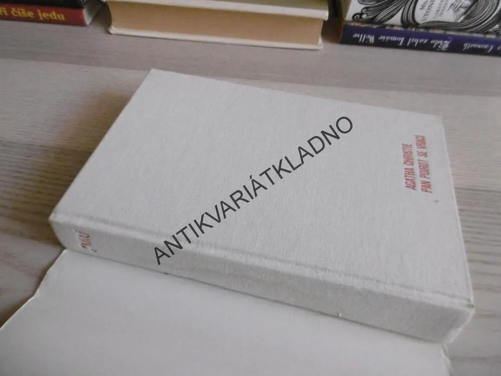PAN POIROT SE VRACÍ, AGATHA CHRISTIE, **an