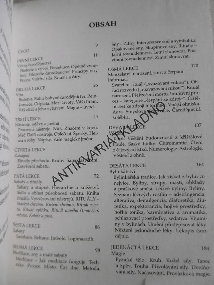 VELKÁ UČEBNICE ČARODĚJNICTVÍ A MAGIE, RAYMOND BUCKLAND, **an