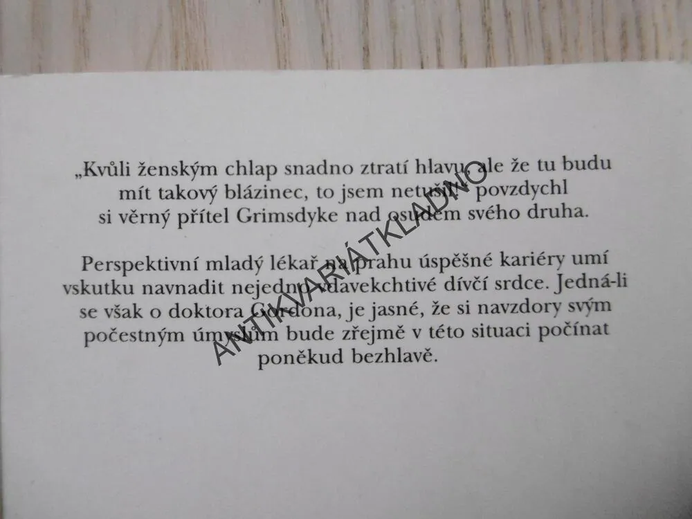 DOKTOR BEZ HLAVY, RICHARD GORDON, **an