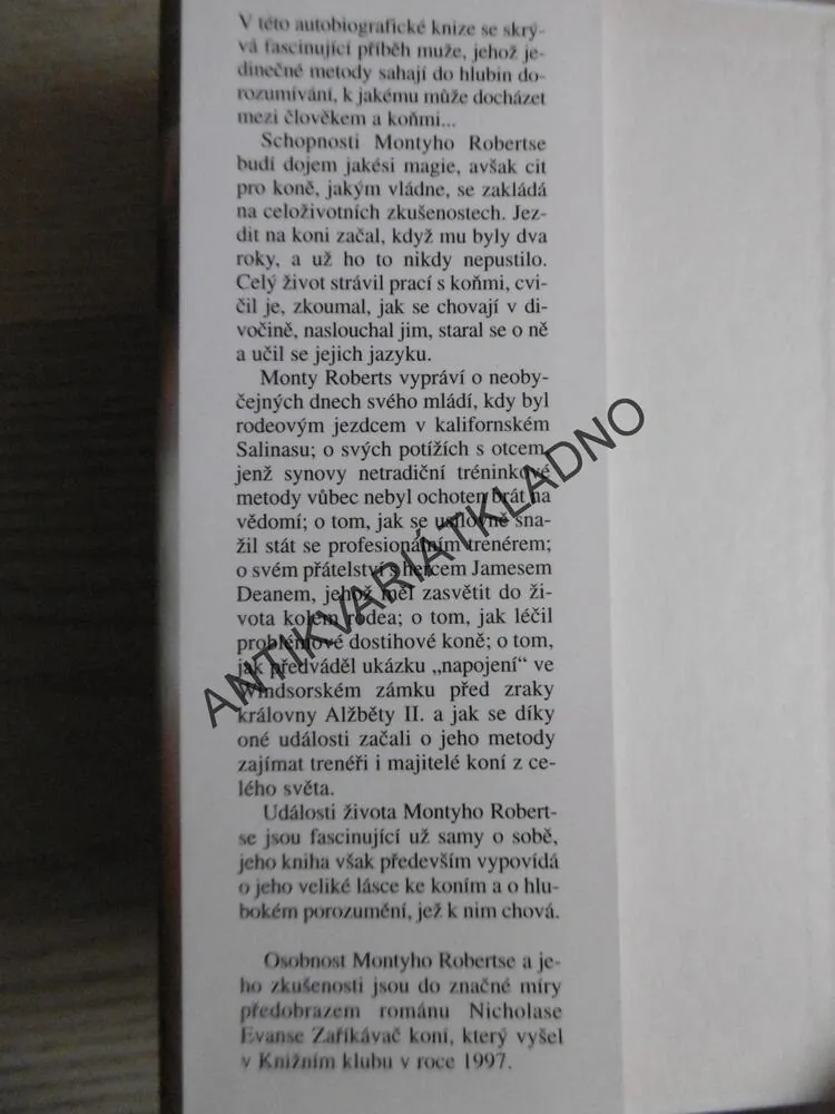 MUŽ, KTERÝ NASLOUCHÁ KONÍM, MONTY ROBERTS, **an