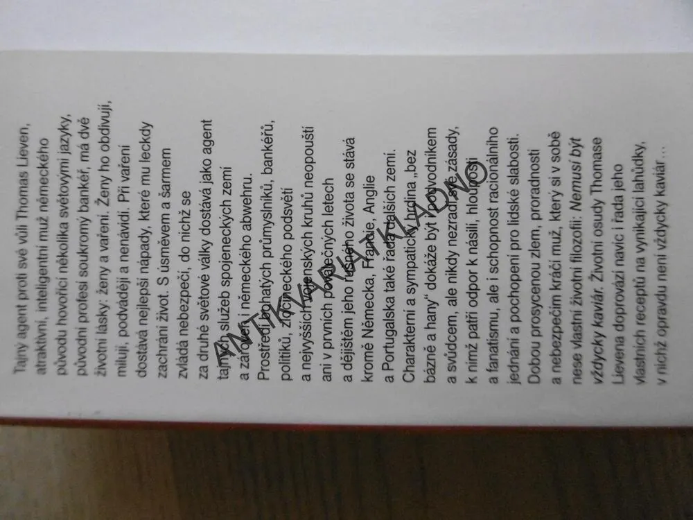 NEMUSÍ BÝT VŽDYCKY KAVIÁR, JOHANNES MARIO SIMMEL, **an
