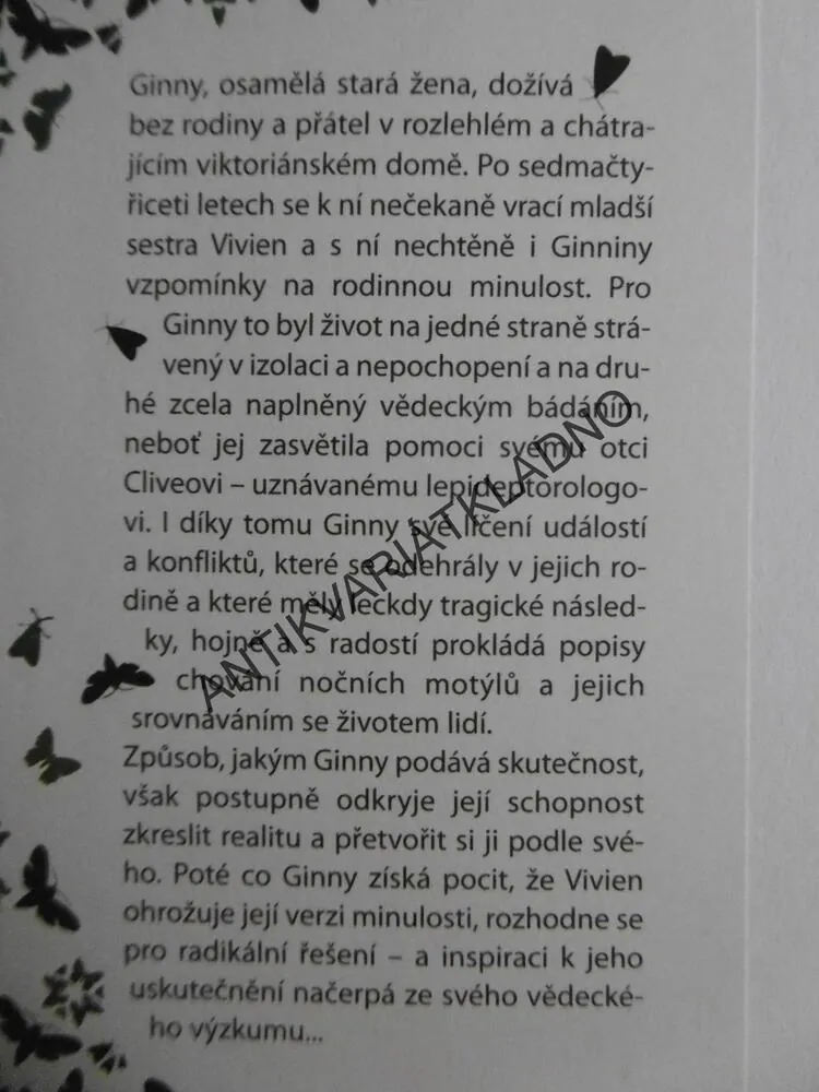CHOVÁNÍ NOČNÍCH MOTÝLŮ, POPPY ADAMSOVÁ, **an