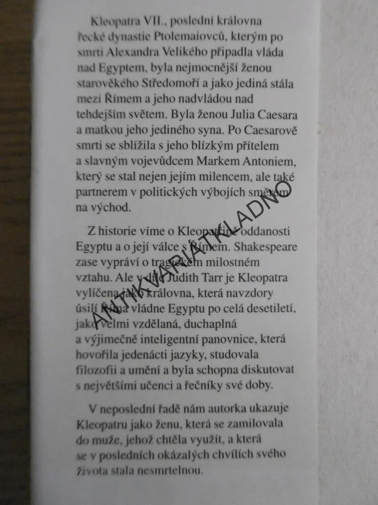 TRŮN BOHYNĚ ISIS, JUDITH TARR **an