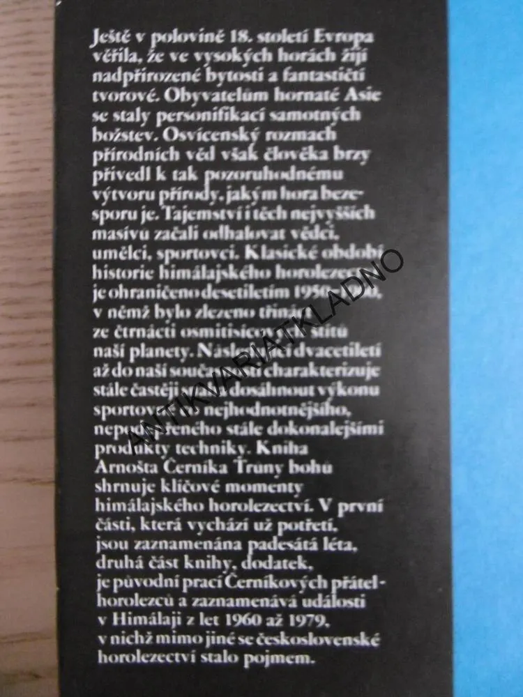 TRŮNY BOHŮ, ARNOŠT ČERNÍK, **an