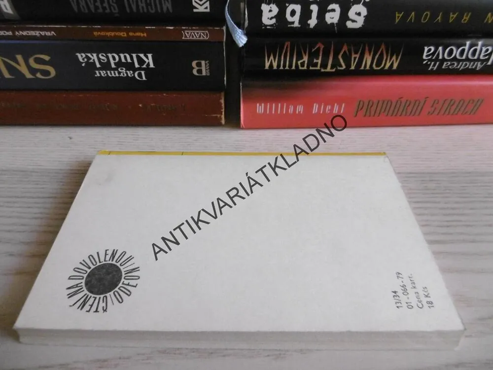 OPONA, AGATHA CHRISTIE, **an