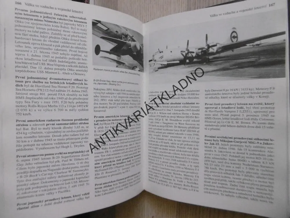 GUINNESSOVA KNIHA LETADEL, MICHAEL TAYLOR, DAVID MONDEY, **an