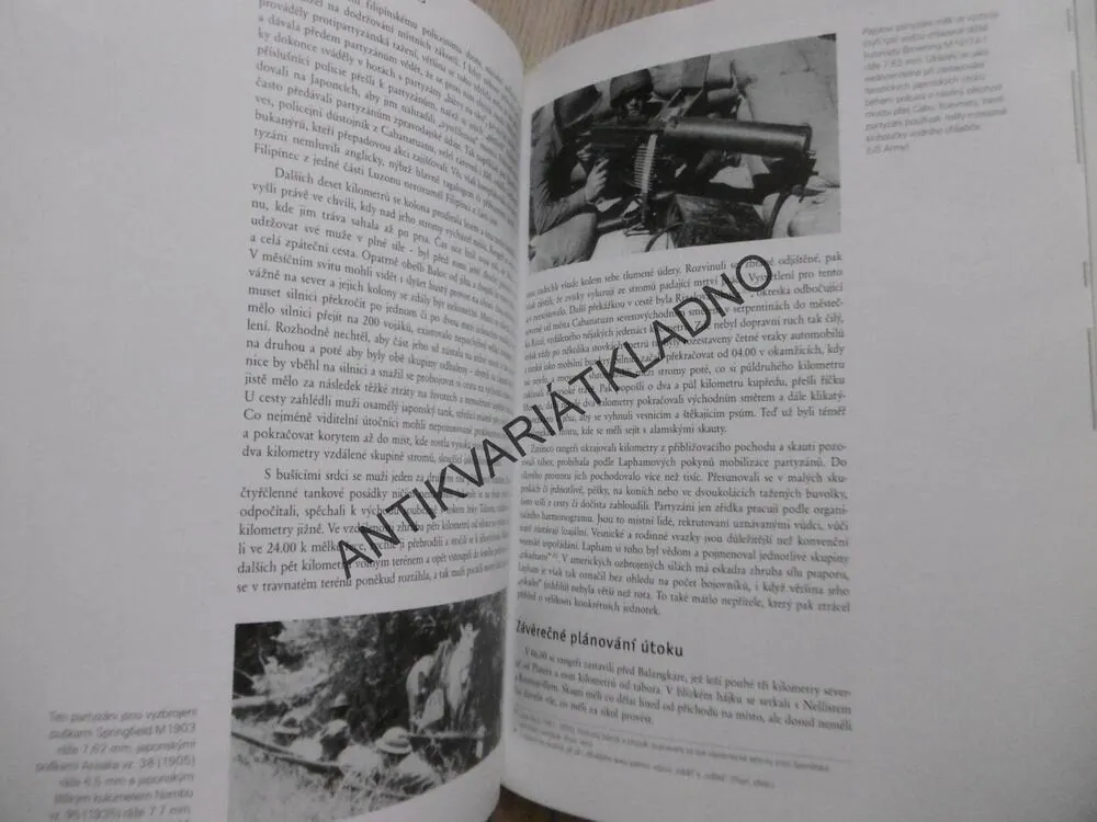 PŘEPAD ZAJATECKÉHO TÁBORA V CABANATUANU, FILIPÍNY 1945, GORDON L. ROTTMAN, **an