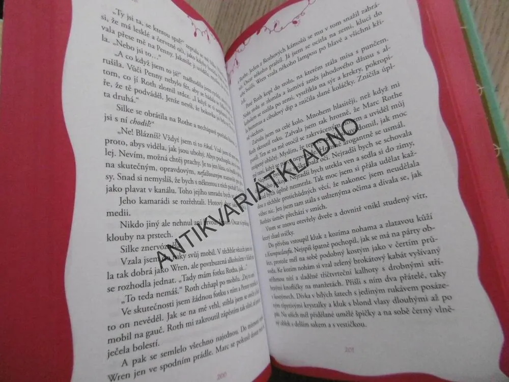 DÁREK Z PRAVÉ LÁSKY, STEPHANIE PERKINSOVÁ, **an